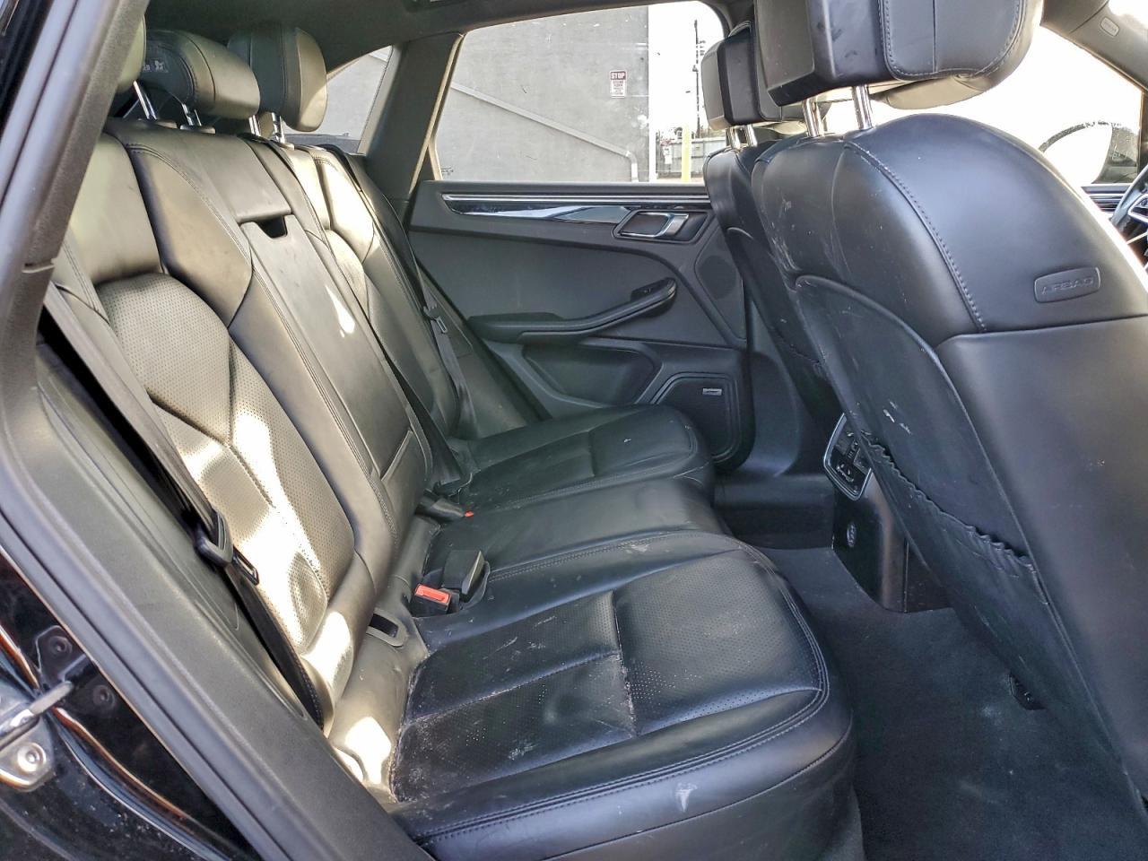 2017 PORSCHE Macan