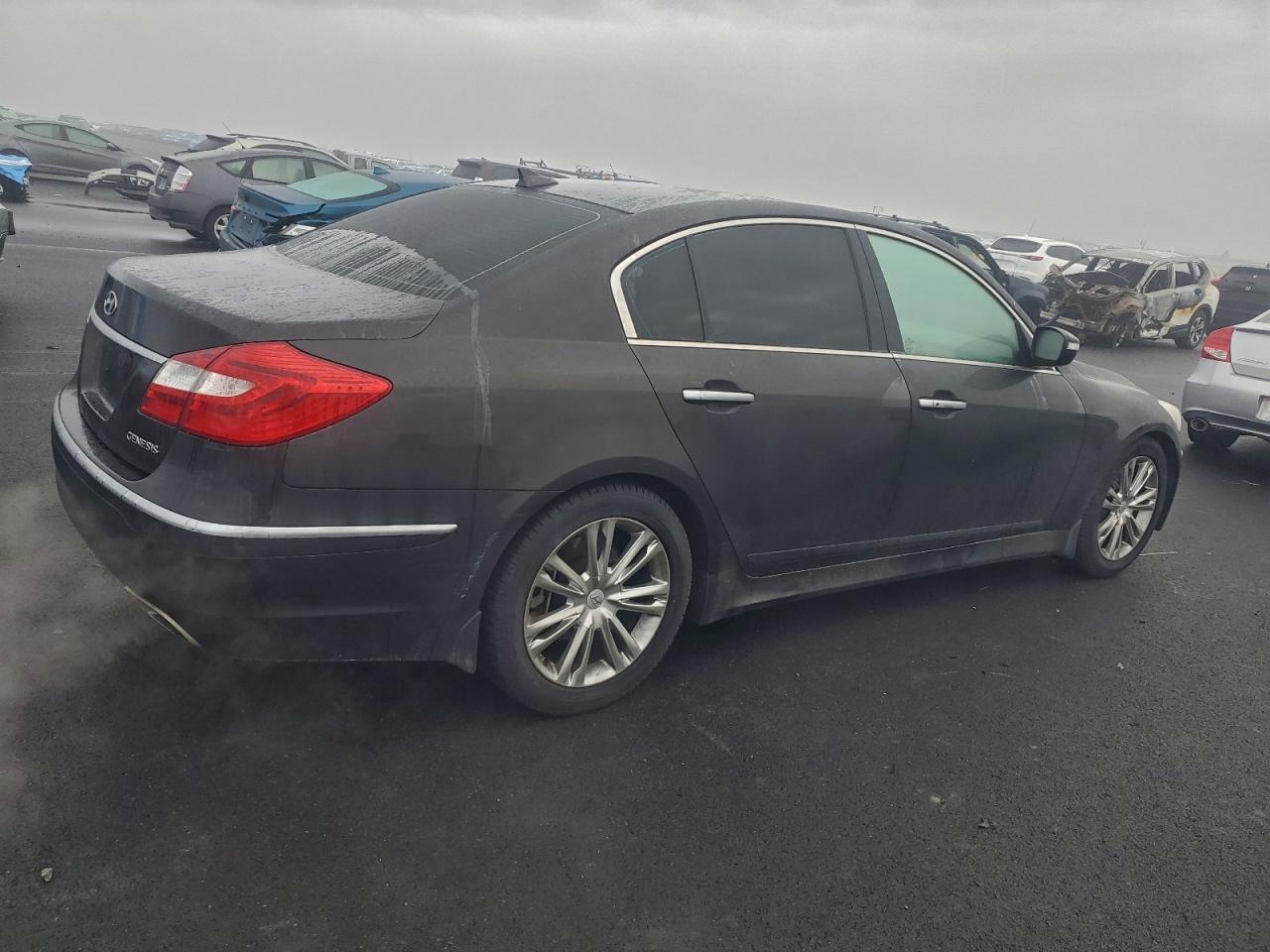 2013 HYUNDAI GENESIS