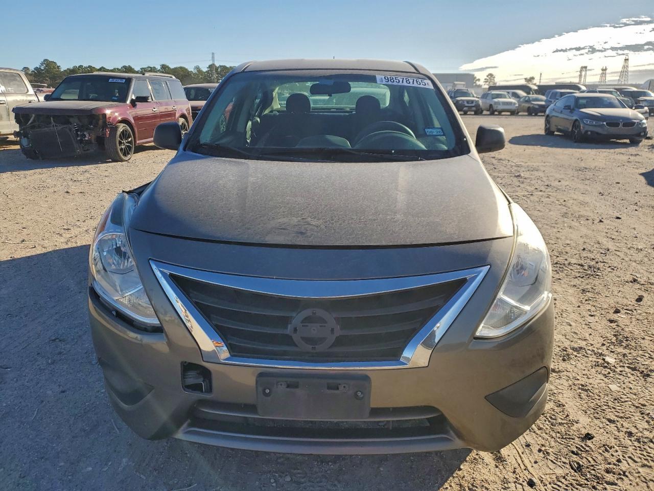 2015 NISSAN VERSA