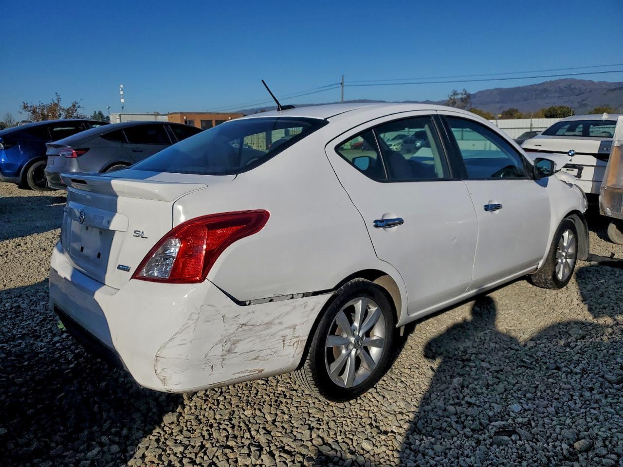 2015 NISSAN VERSA