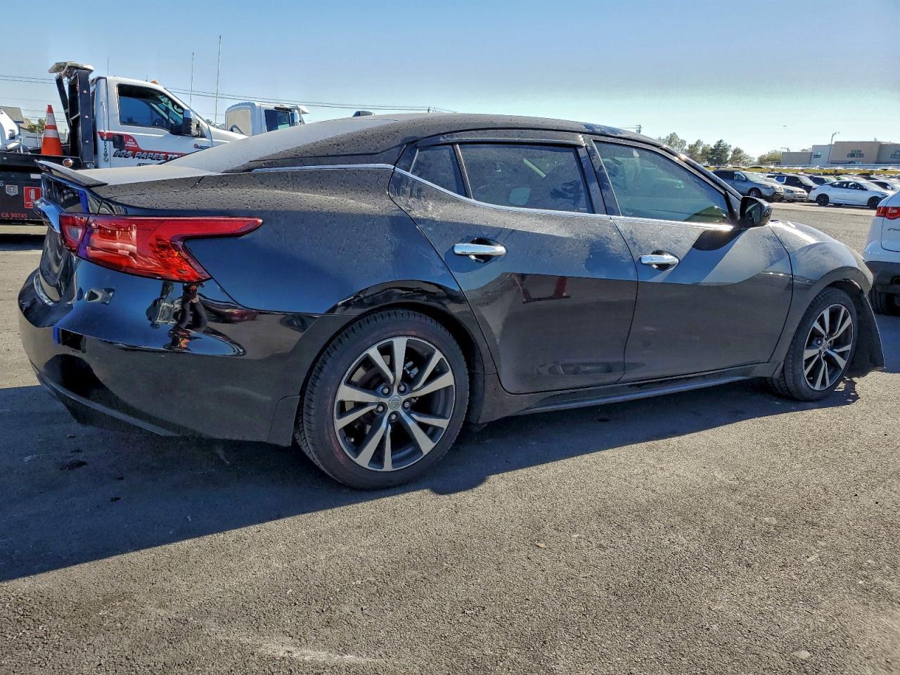 2017 NISSAN Maxima
