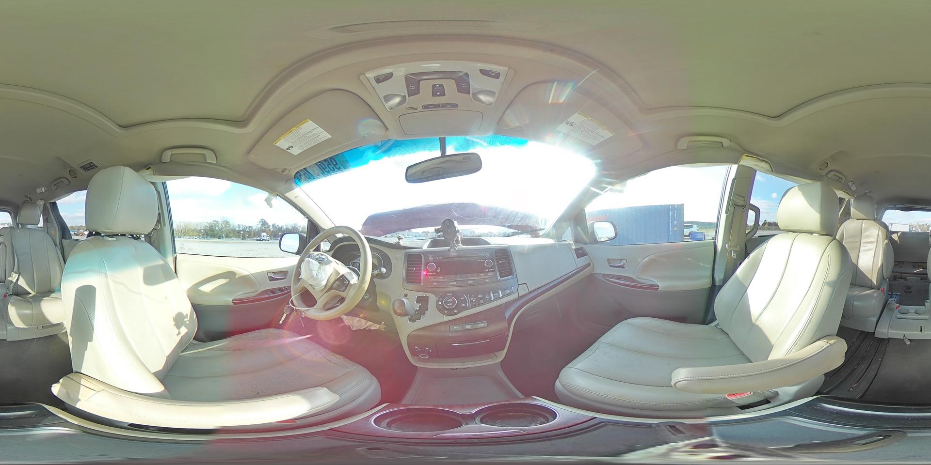 2013 TOYOTA SIENNA
