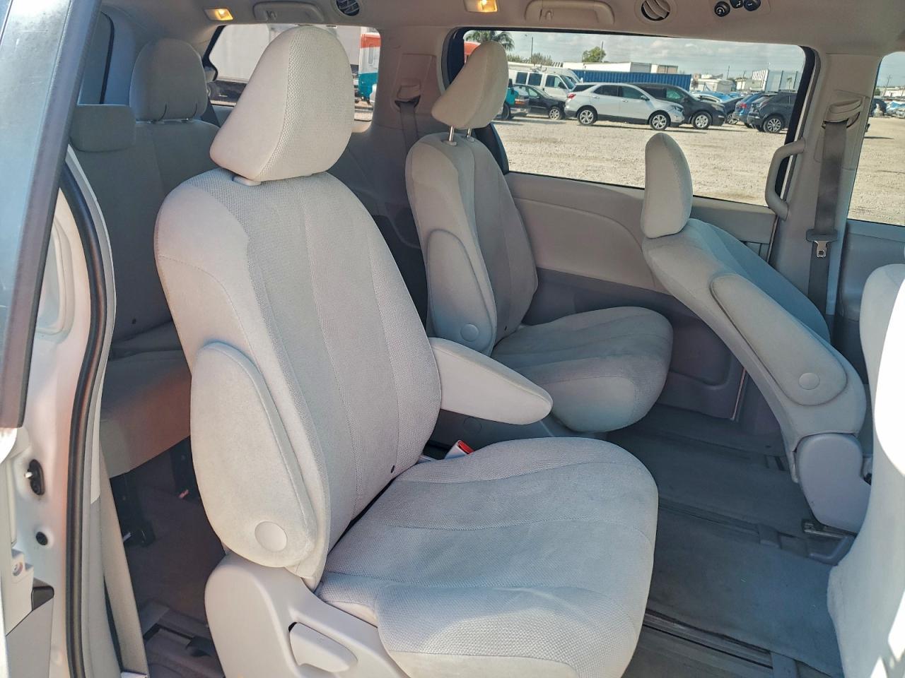 2013 TOYOTA SIENNA