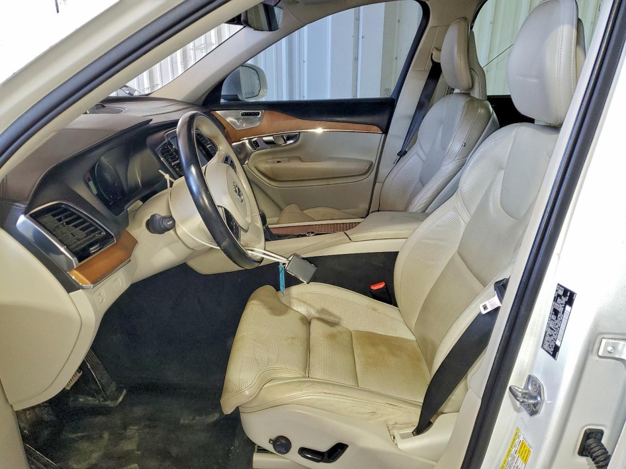 2016 VOLVO XC90