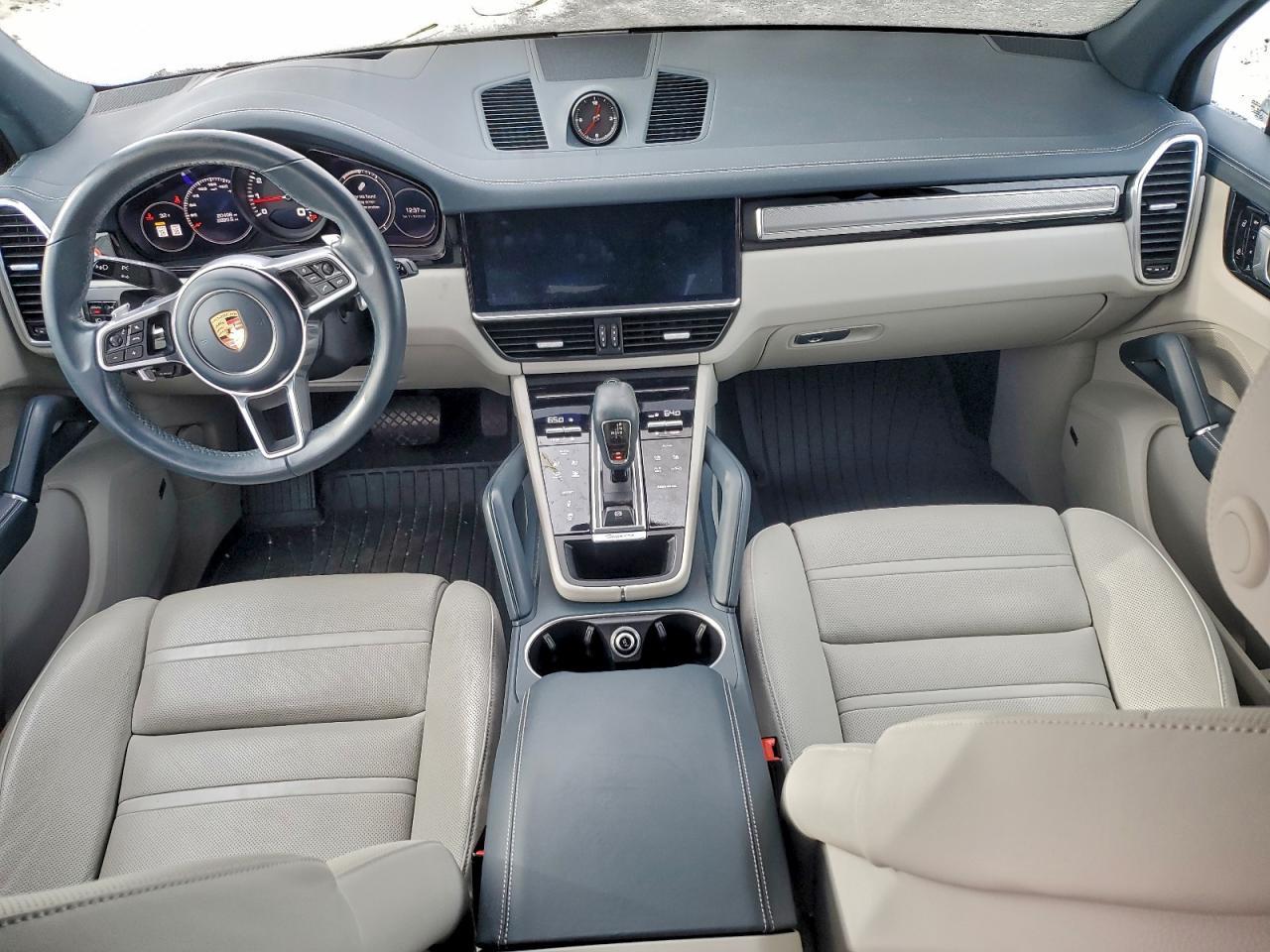 2020 PORSCHE CAYENNE