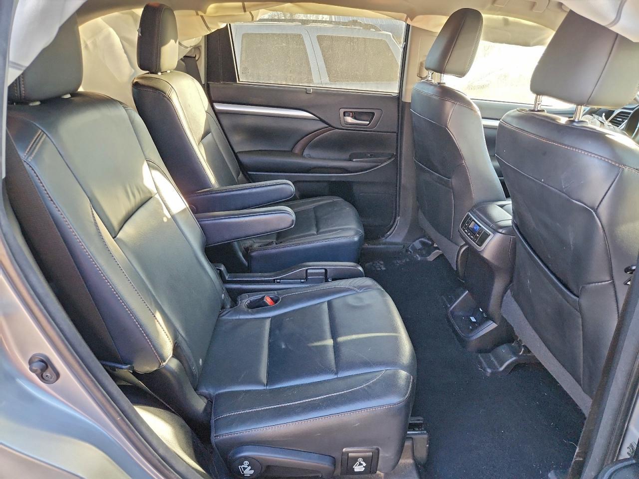 2016 TOYOTA HIGHLANDER
