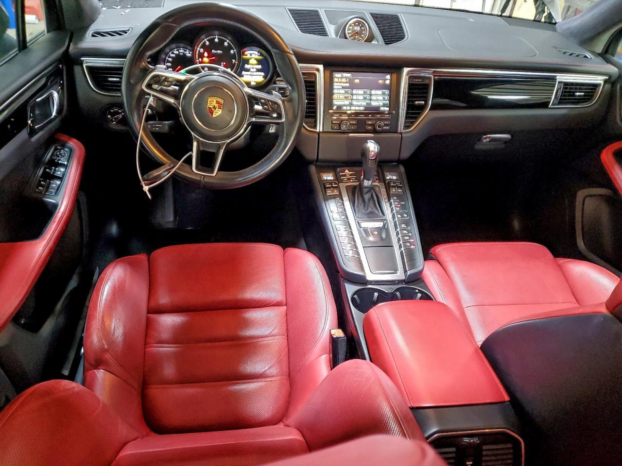 2015 PORSCHE Macan