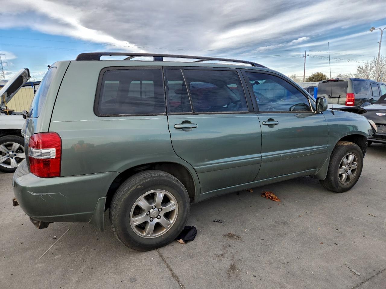 2005 TOYOTA HIGHLANDER