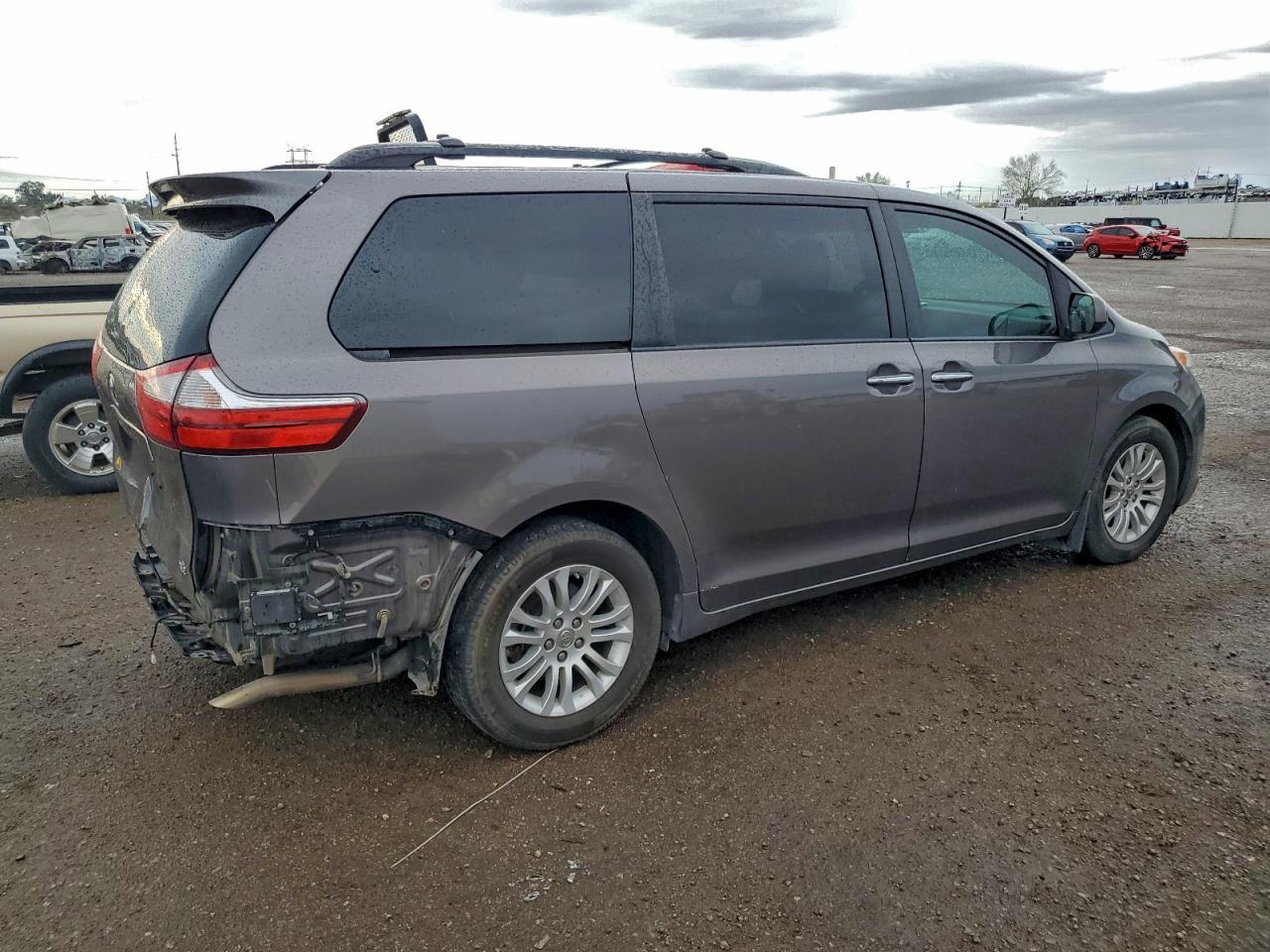 2015 TOYOTA SIENNA