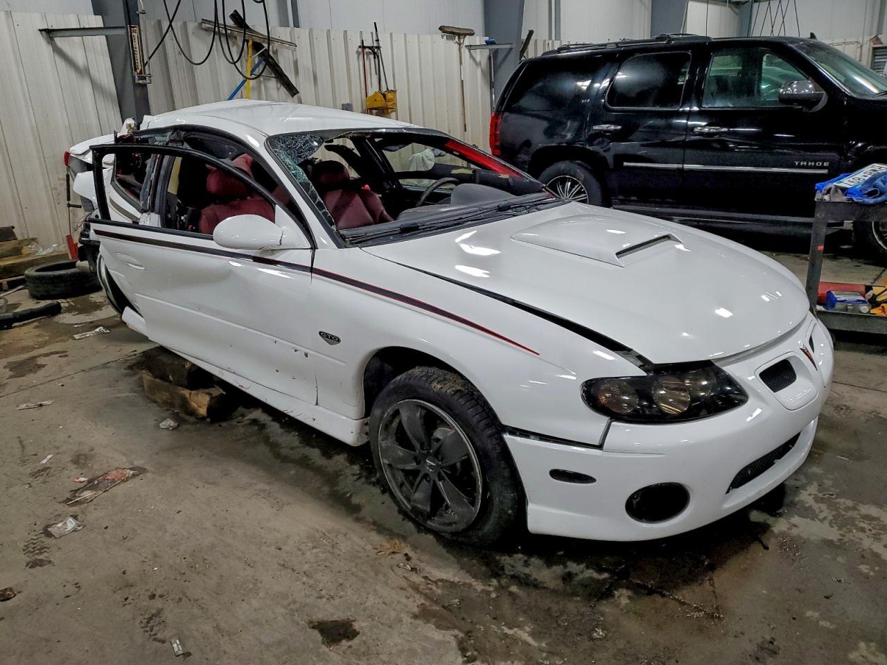 2004 PONTIAC Gto