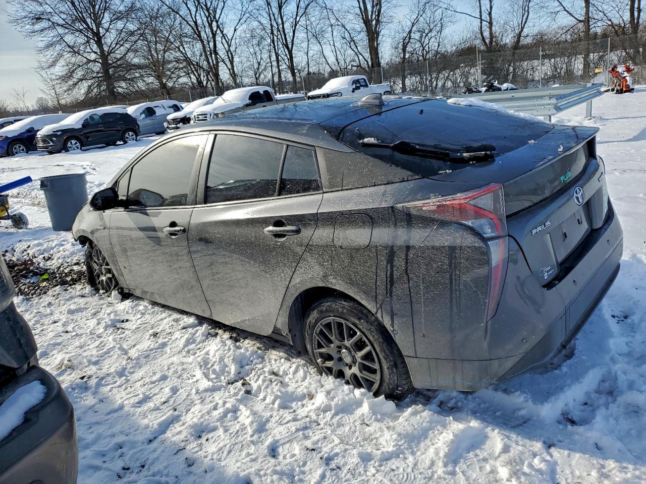 2016 TOYOTA PRIUS