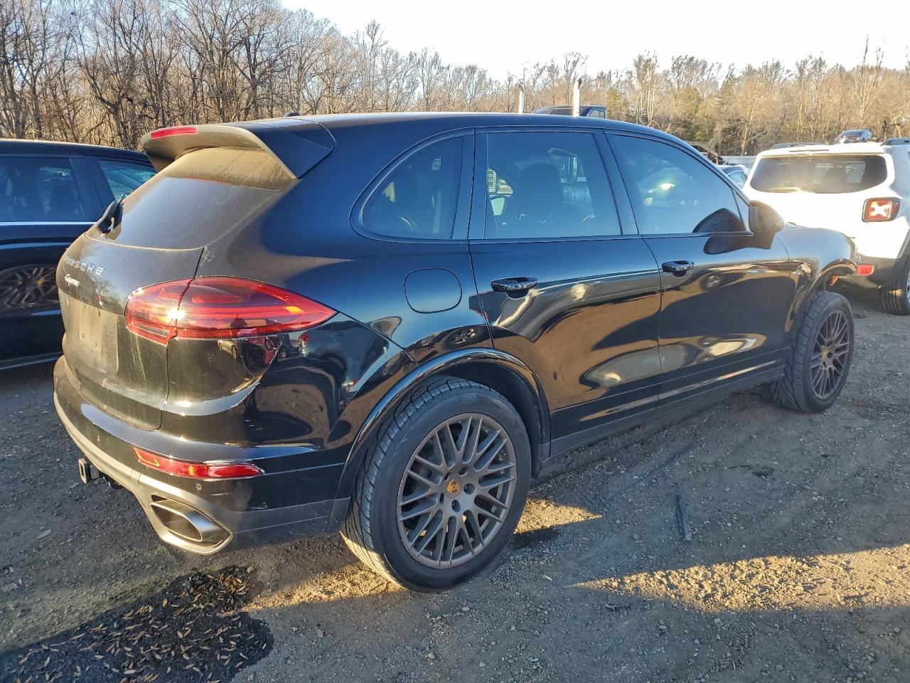2017 PORSCHE CAYENNE