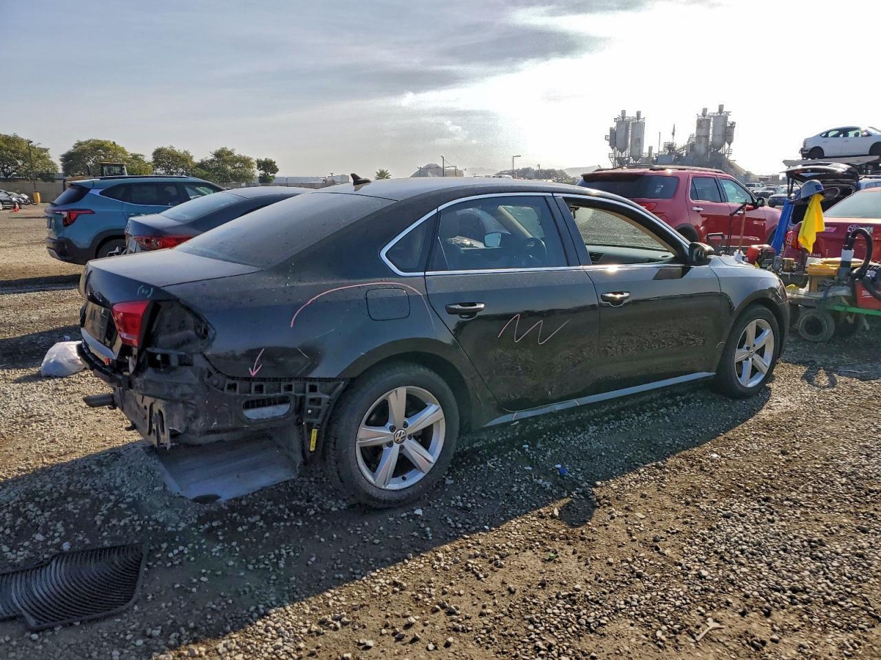 2012 VOLKSWAGEN Passat