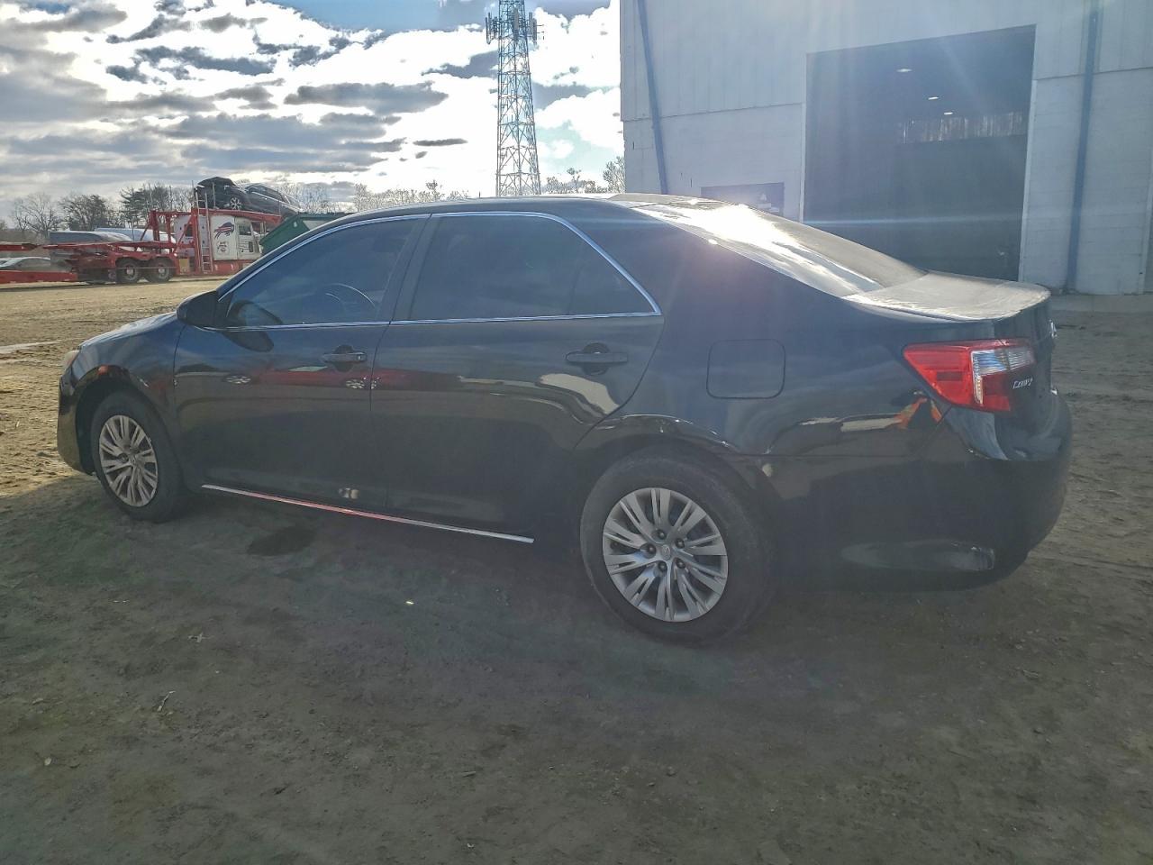 2014 TOYOTA CAMRY