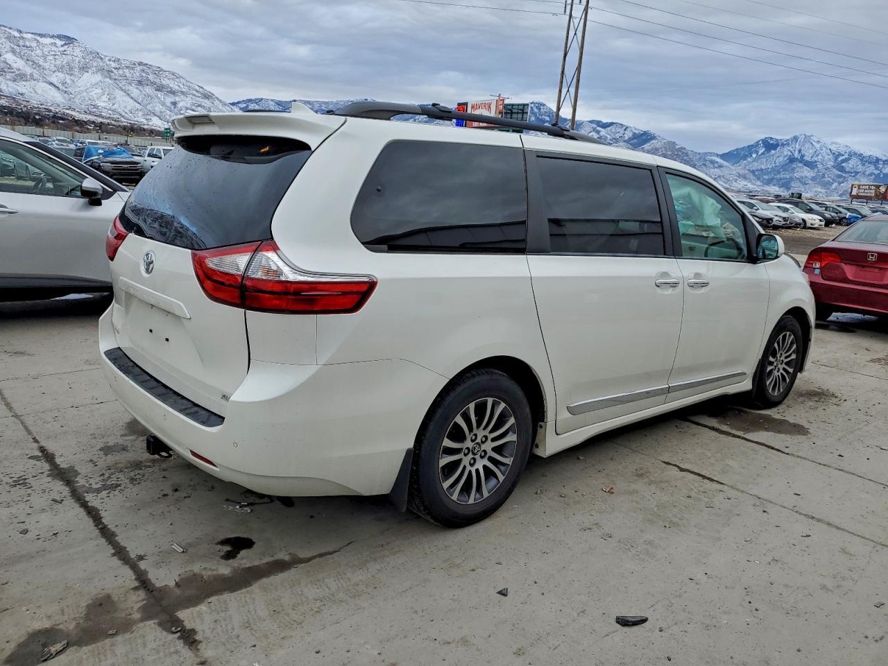 2018 TOYOTA SIENNA
