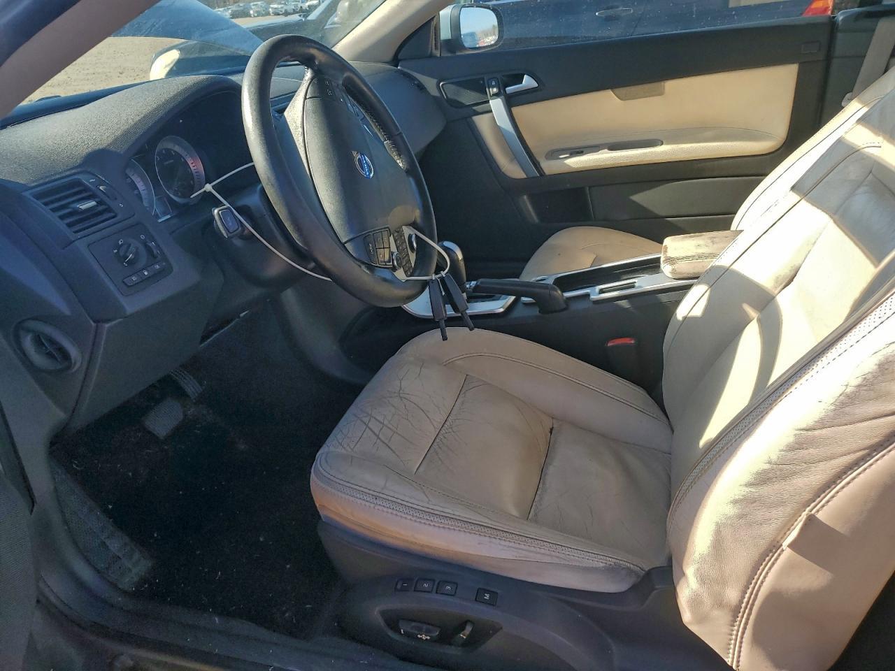 2011 VOLVO C70