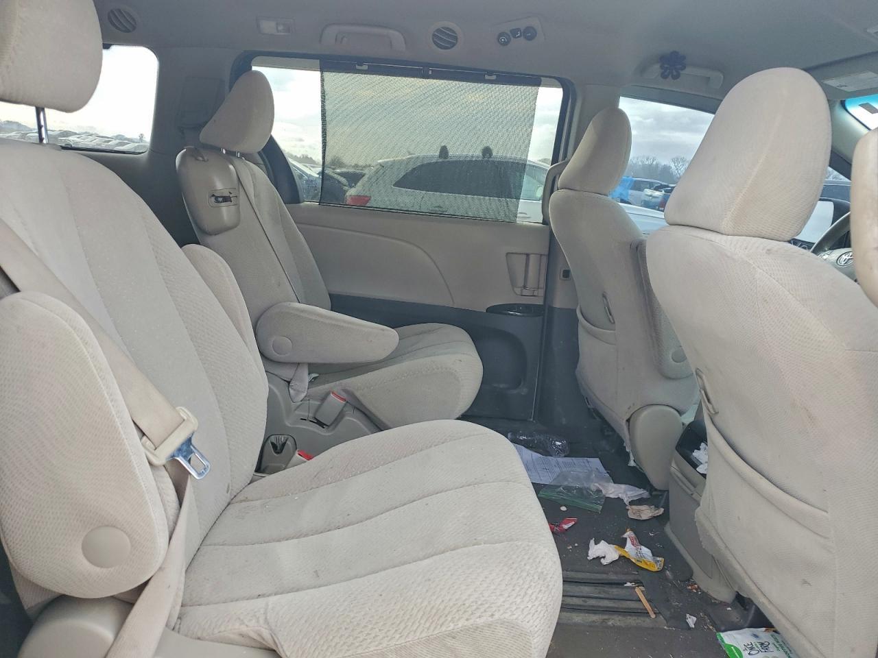 2011 TOYOTA SIENNA