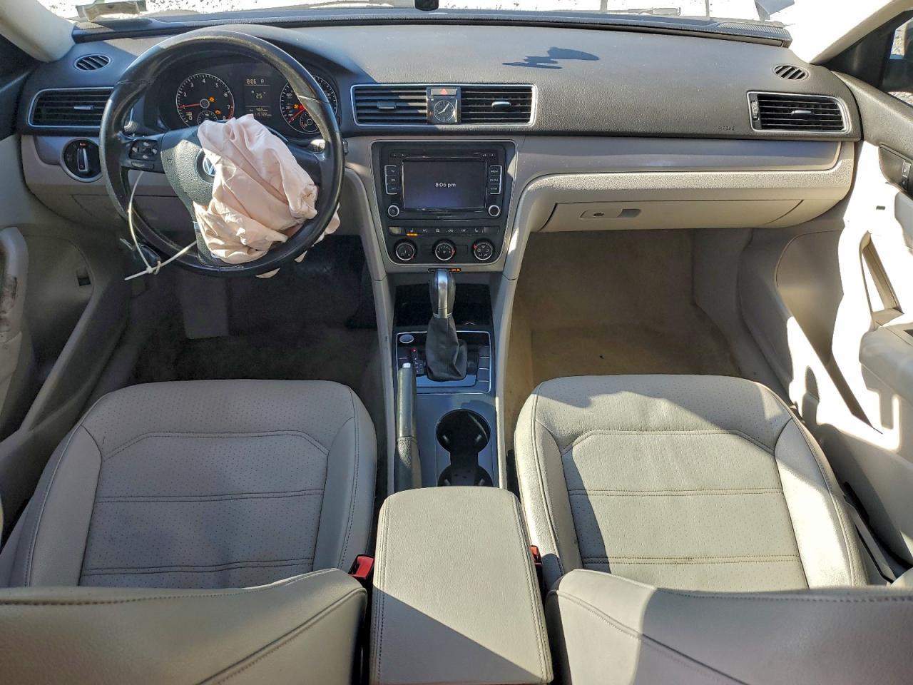 2015 VOLKSWAGEN Passat