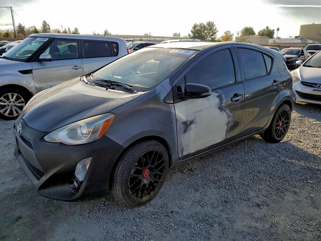 2016 TOYOTA Prius c