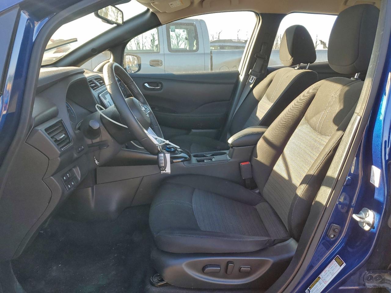 2023 NISSAN LEAF
