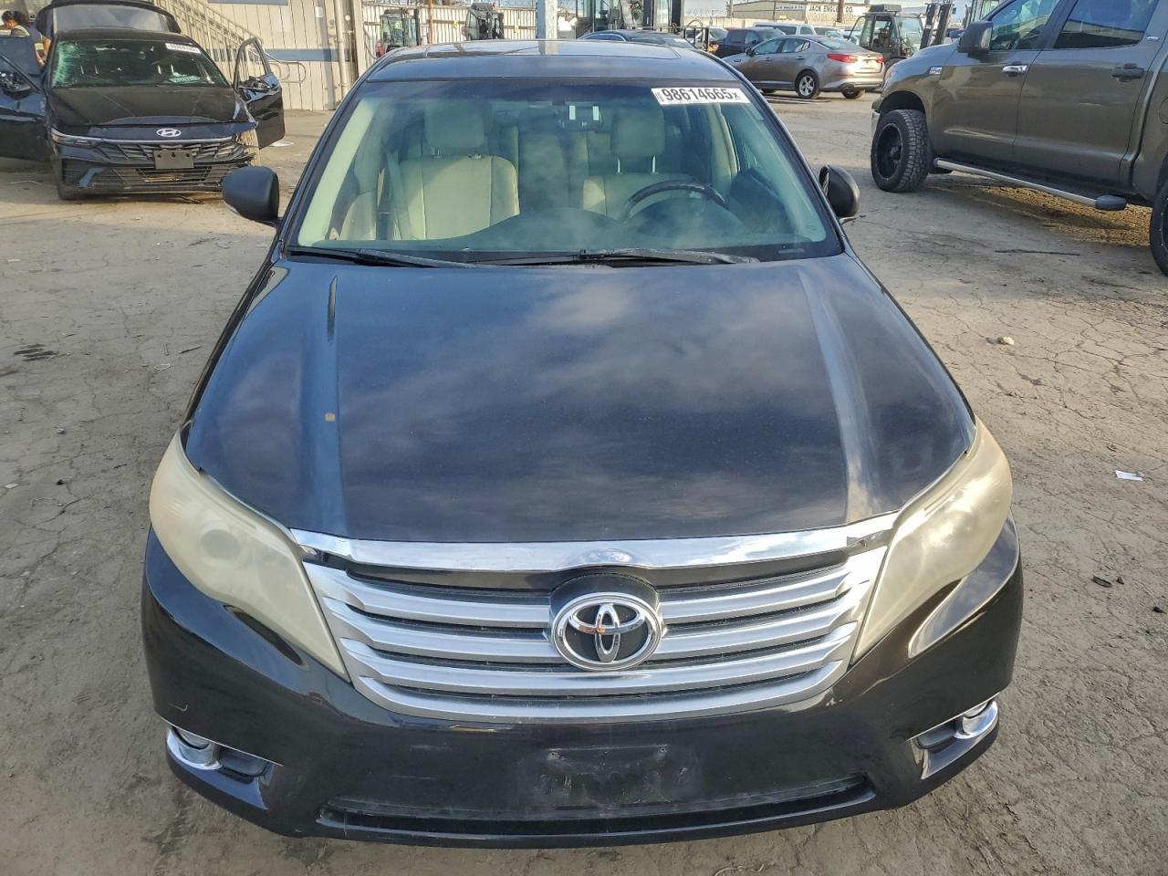 2011 TOYOTA Avalon