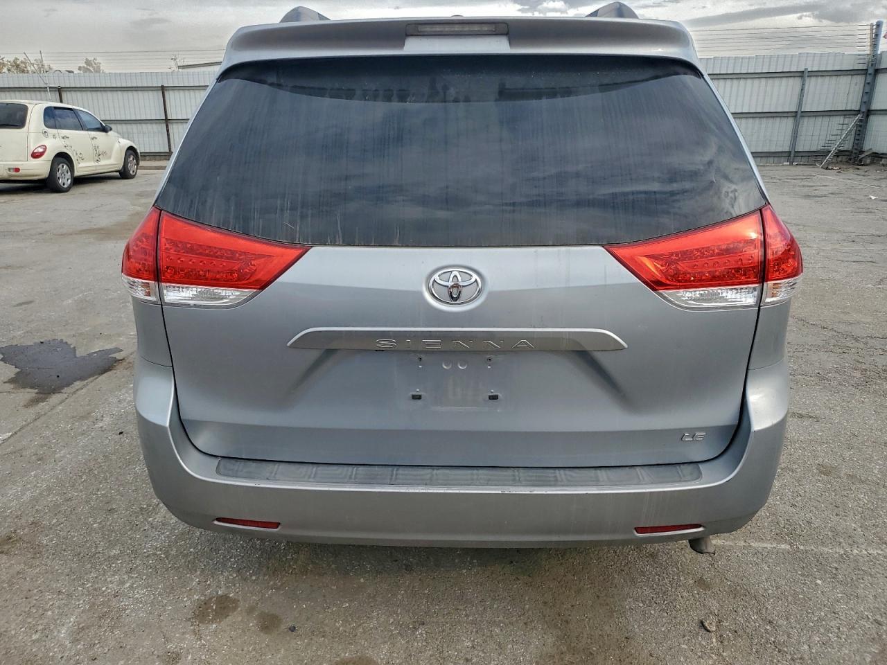 2014 TOYOTA SIENNA