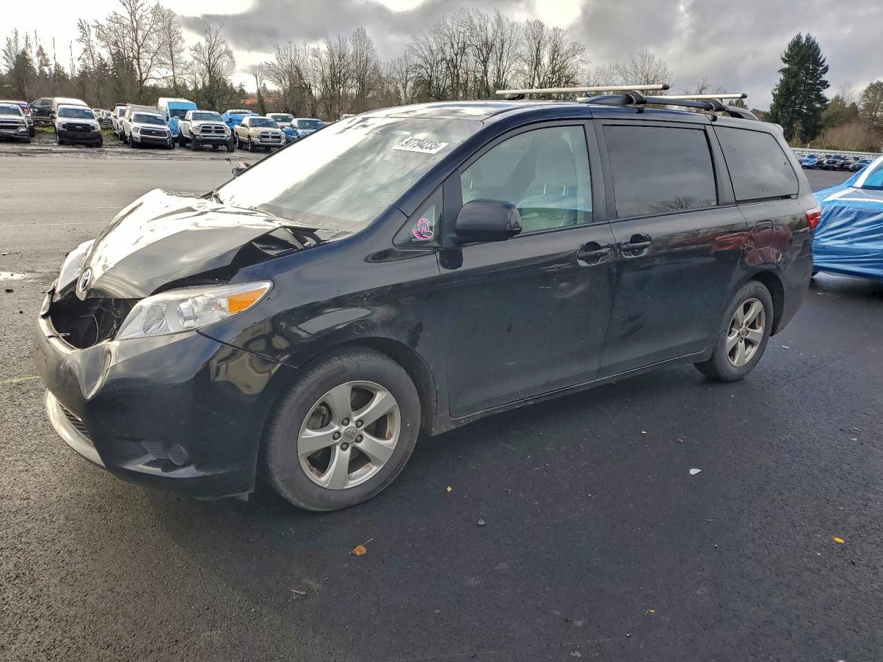 2015 TOYOTA SIENNA