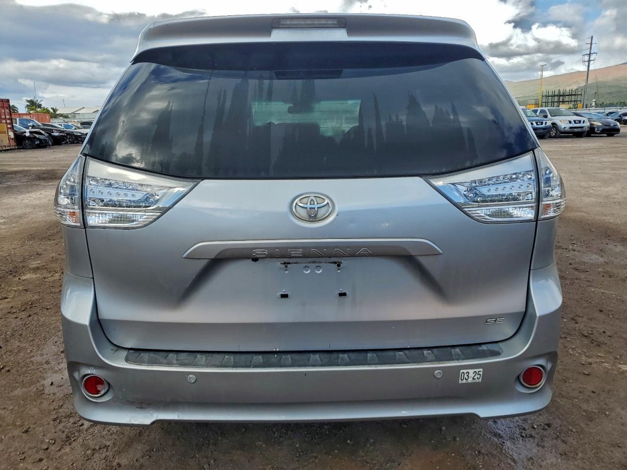 2014 TOYOTA SIENNA