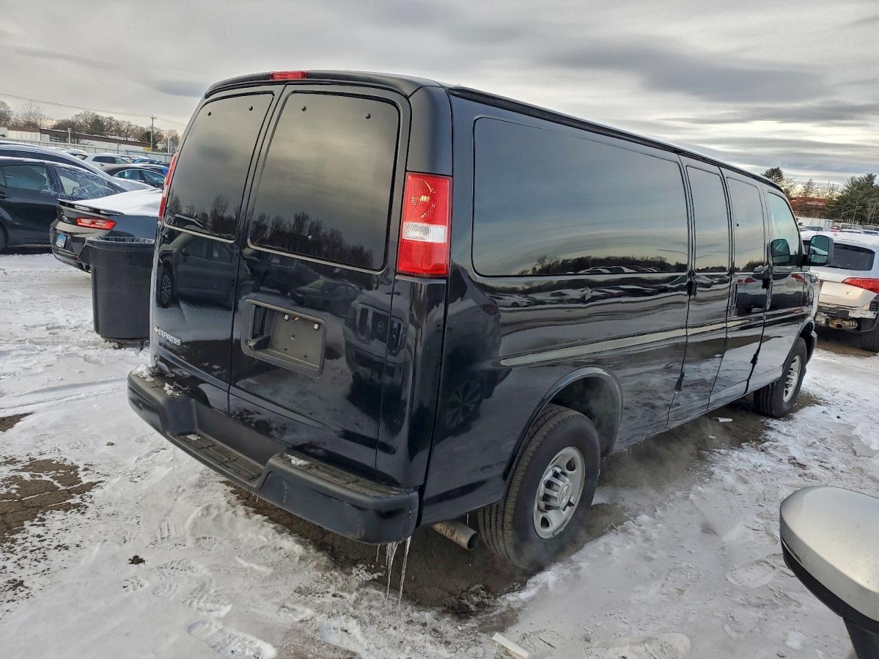 2024 CHEVROLET Express 3500