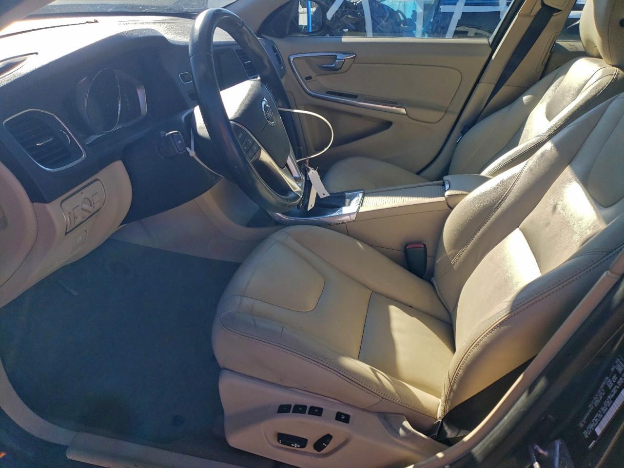 2015 VOLVO S60
