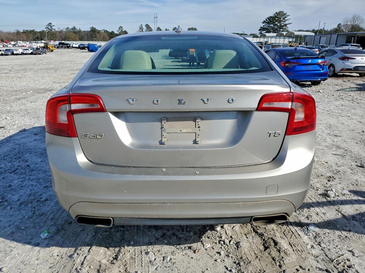 2015 VOLVO S60