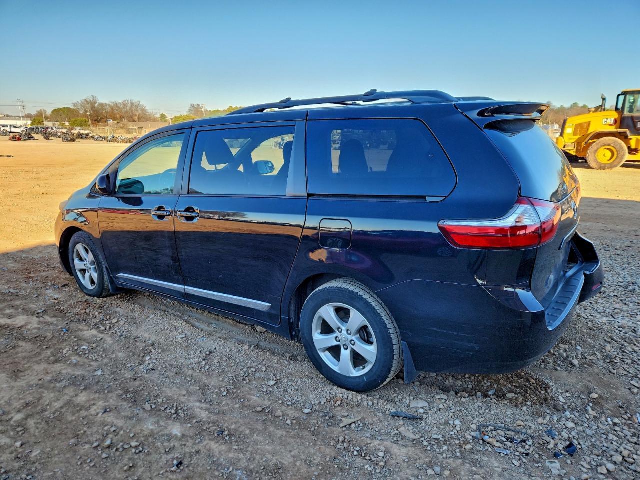 2016 TOYOTA SIENNA