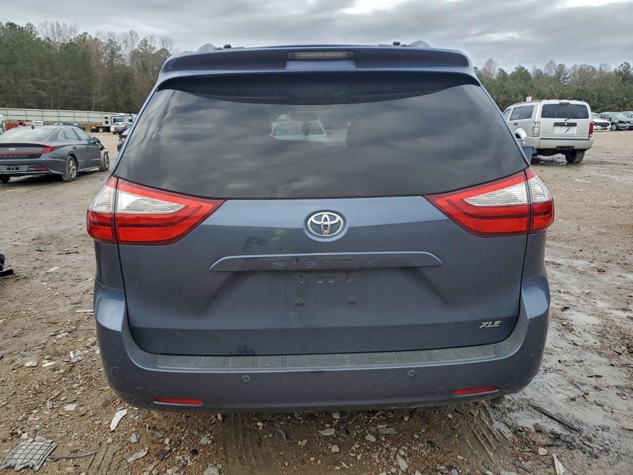 2015 TOYOTA SIENNA