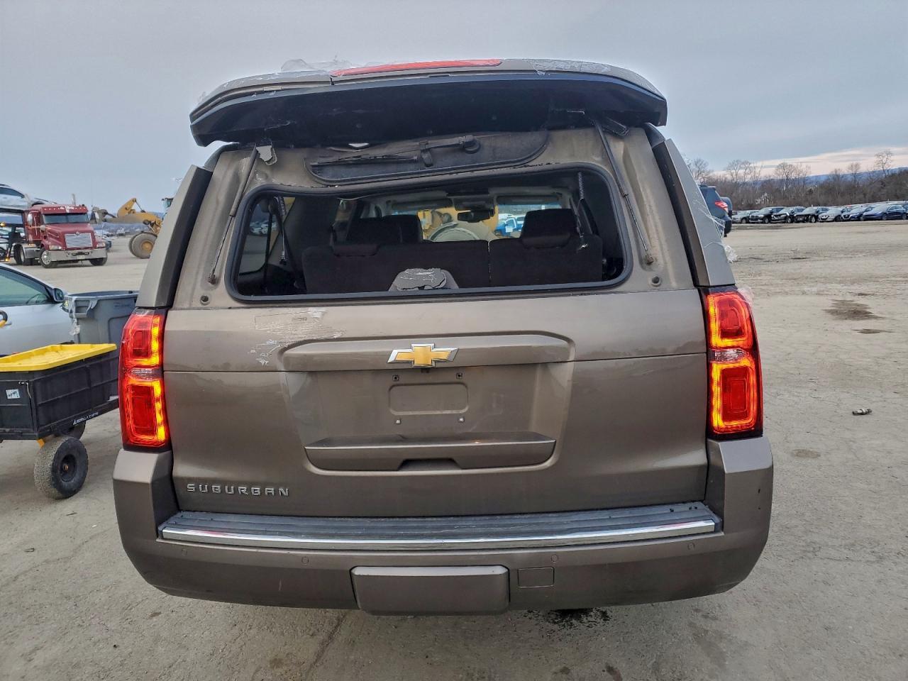 2016 CHEVROLET Suburban