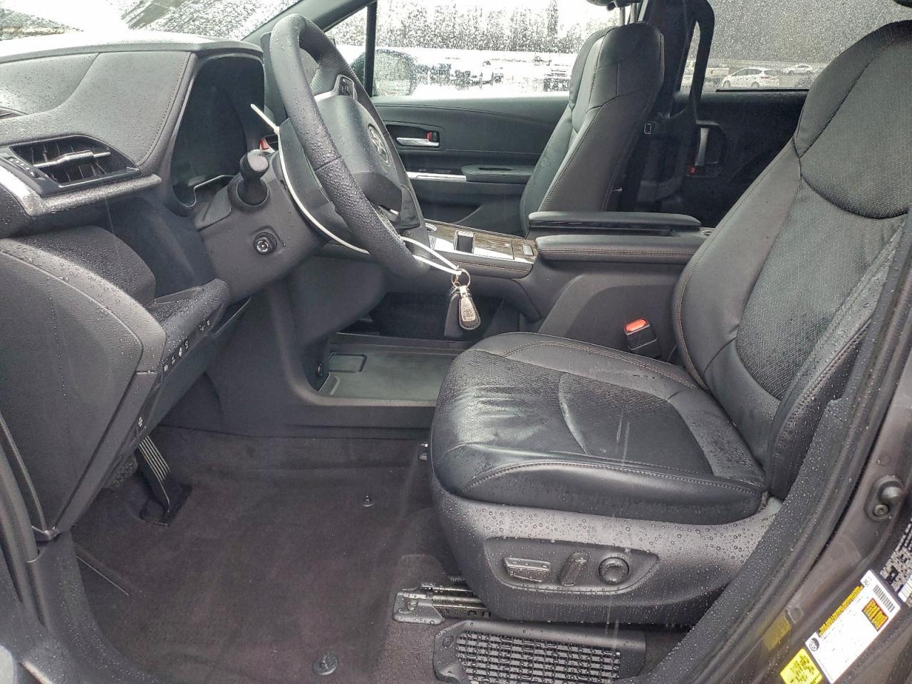 2025 TOYOTA SIENNA