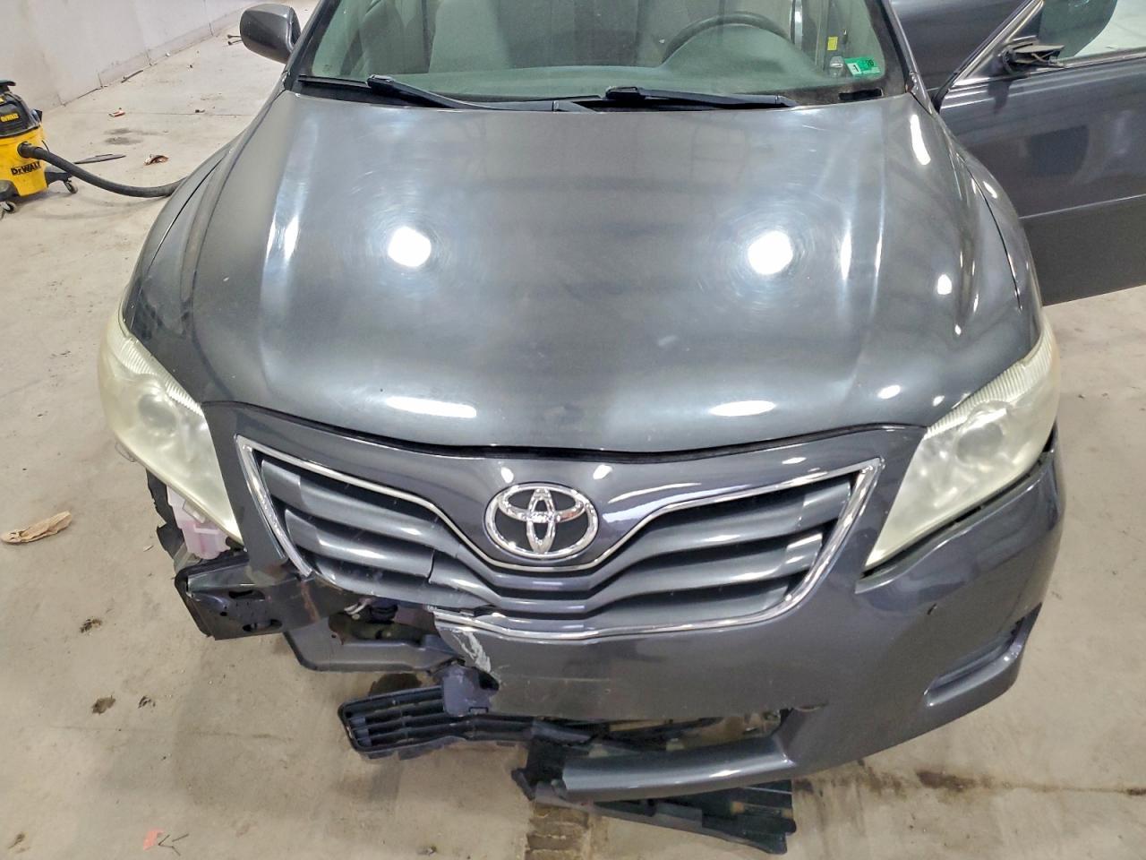 2011 TOYOTA CAMRY