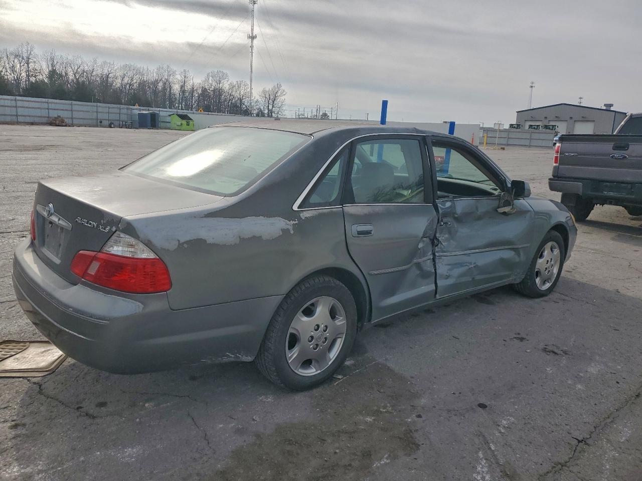 2004 TOYOTA Avalon