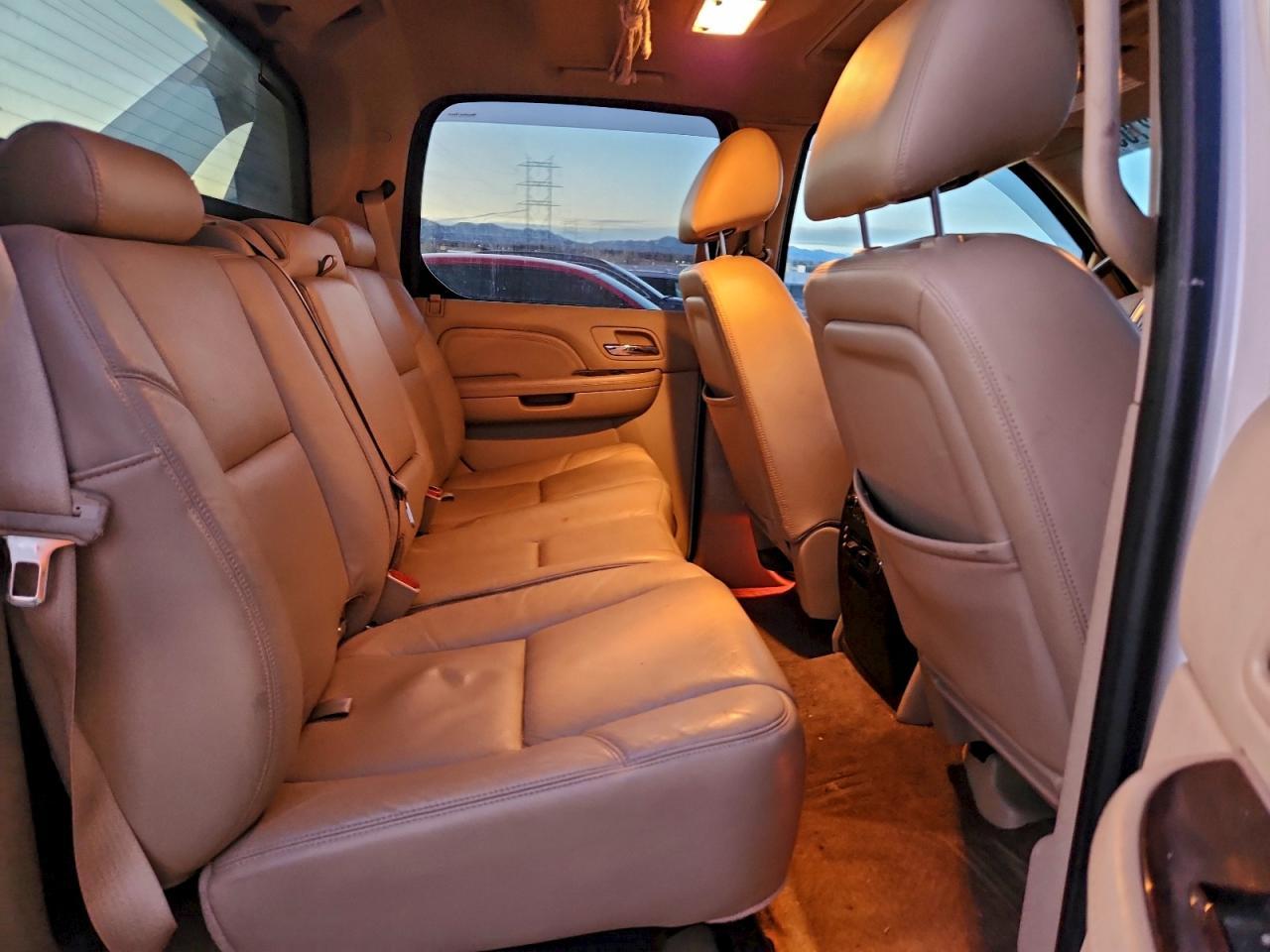 2010 CADILLAC Escalade EXT