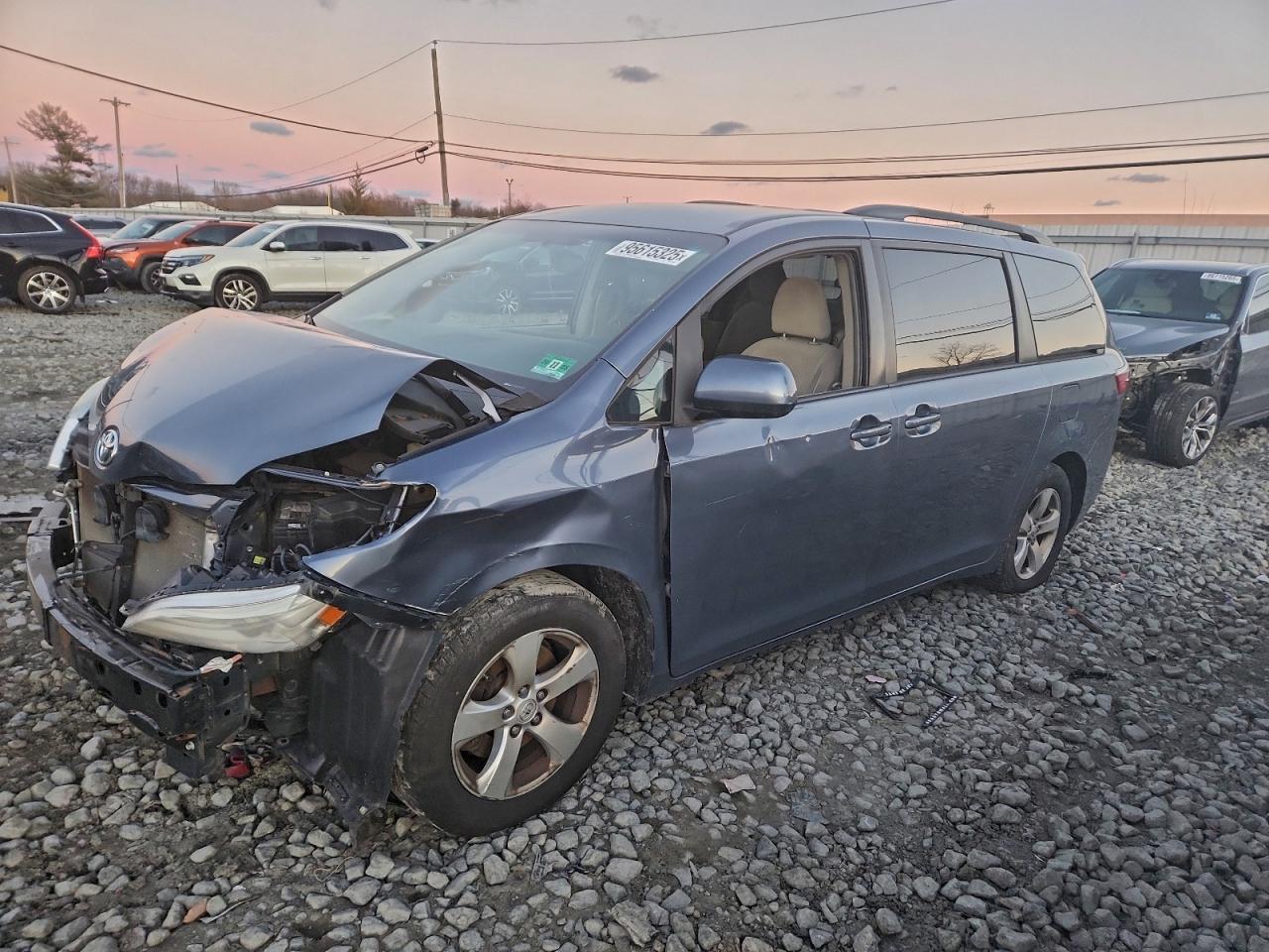 2016 TOYOTA SIENNA