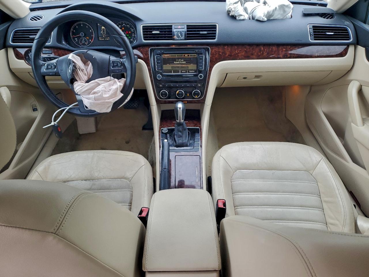 2012 VOLKSWAGEN Passat