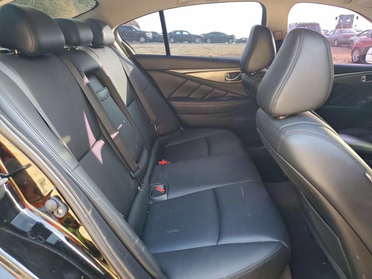 2015 INFINITI Q50