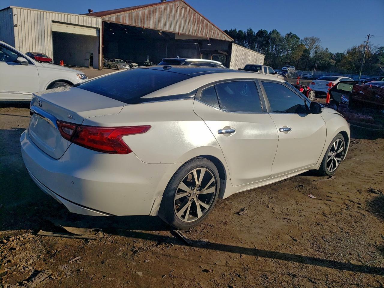 2016 NISSAN Maxima