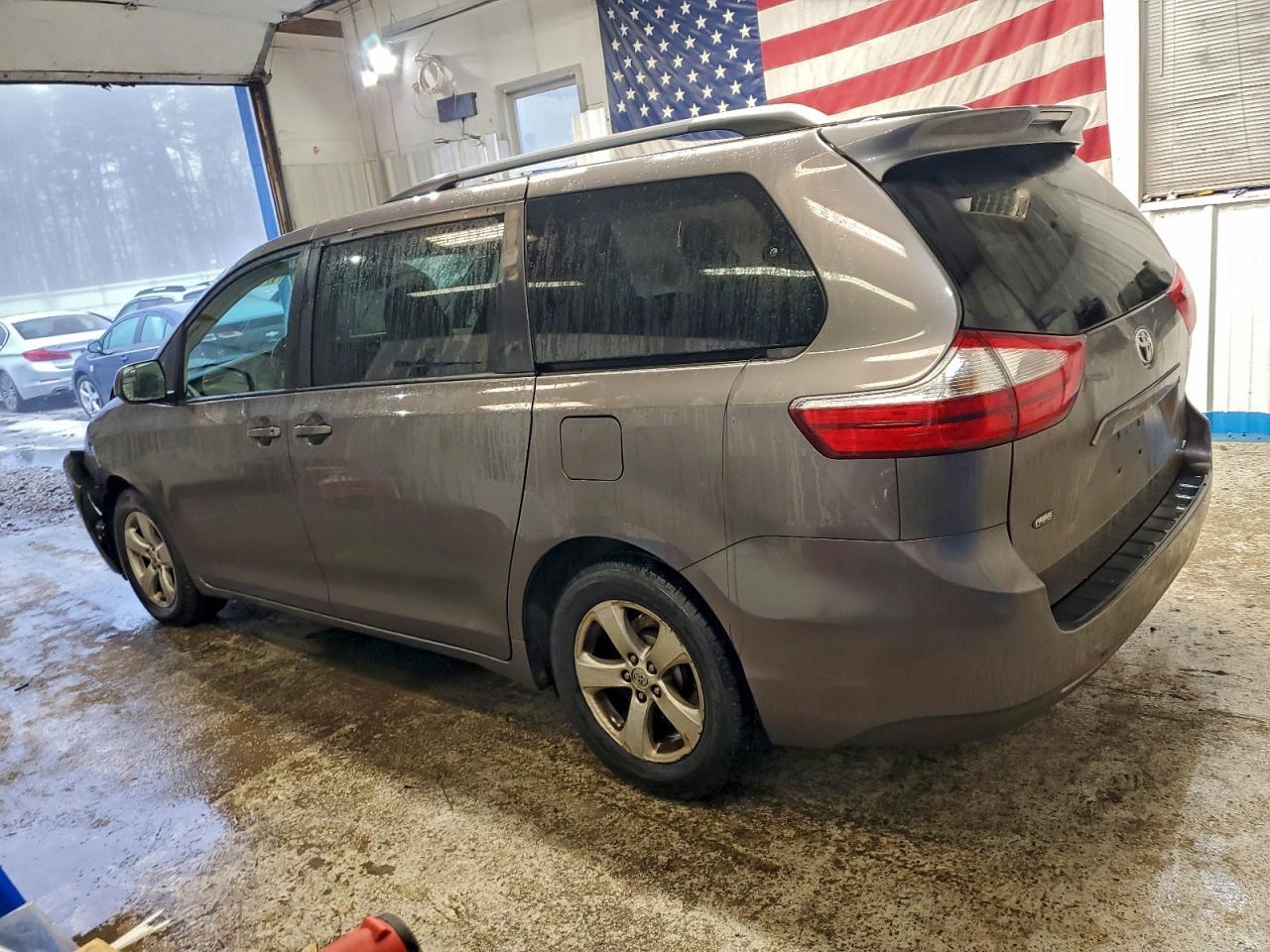 2017 TOYOTA SIENNA