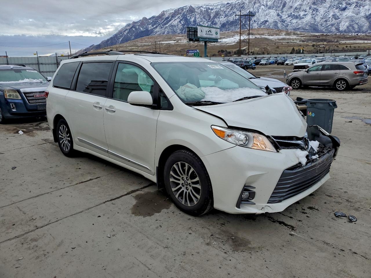 2018 TOYOTA SIENNA