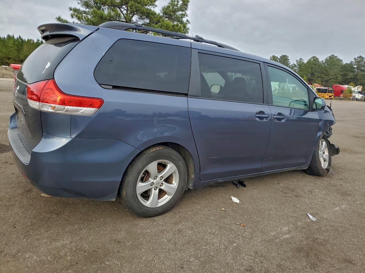 2014 TOYOTA SIENNA