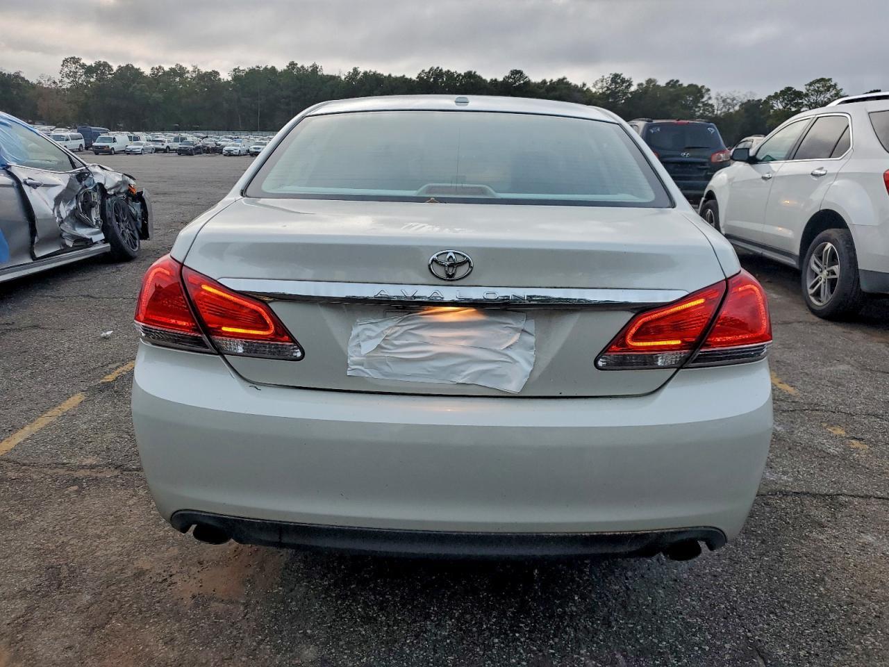 2012 TOYOTA Avalon