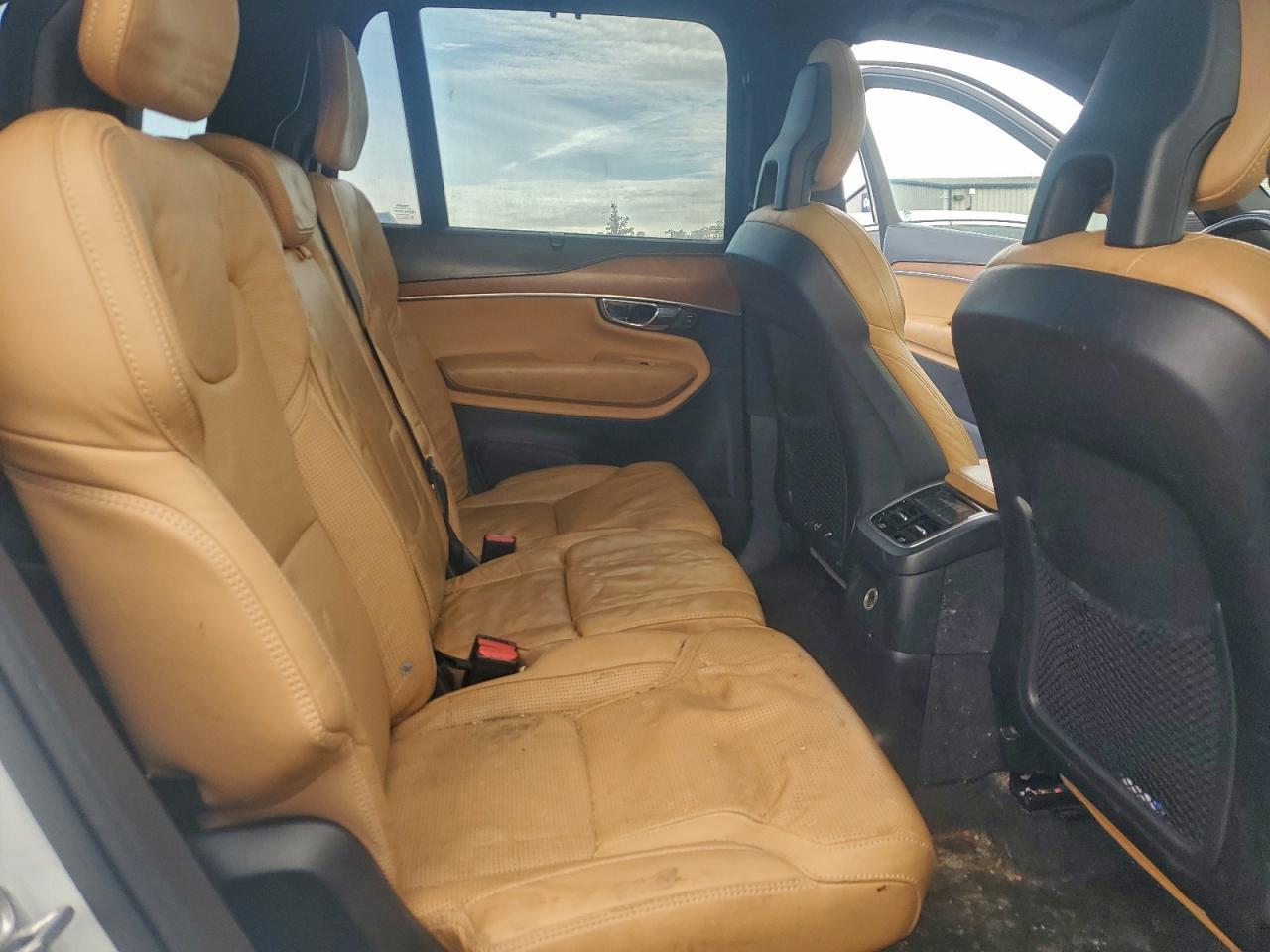 2017 VOLVO XC90