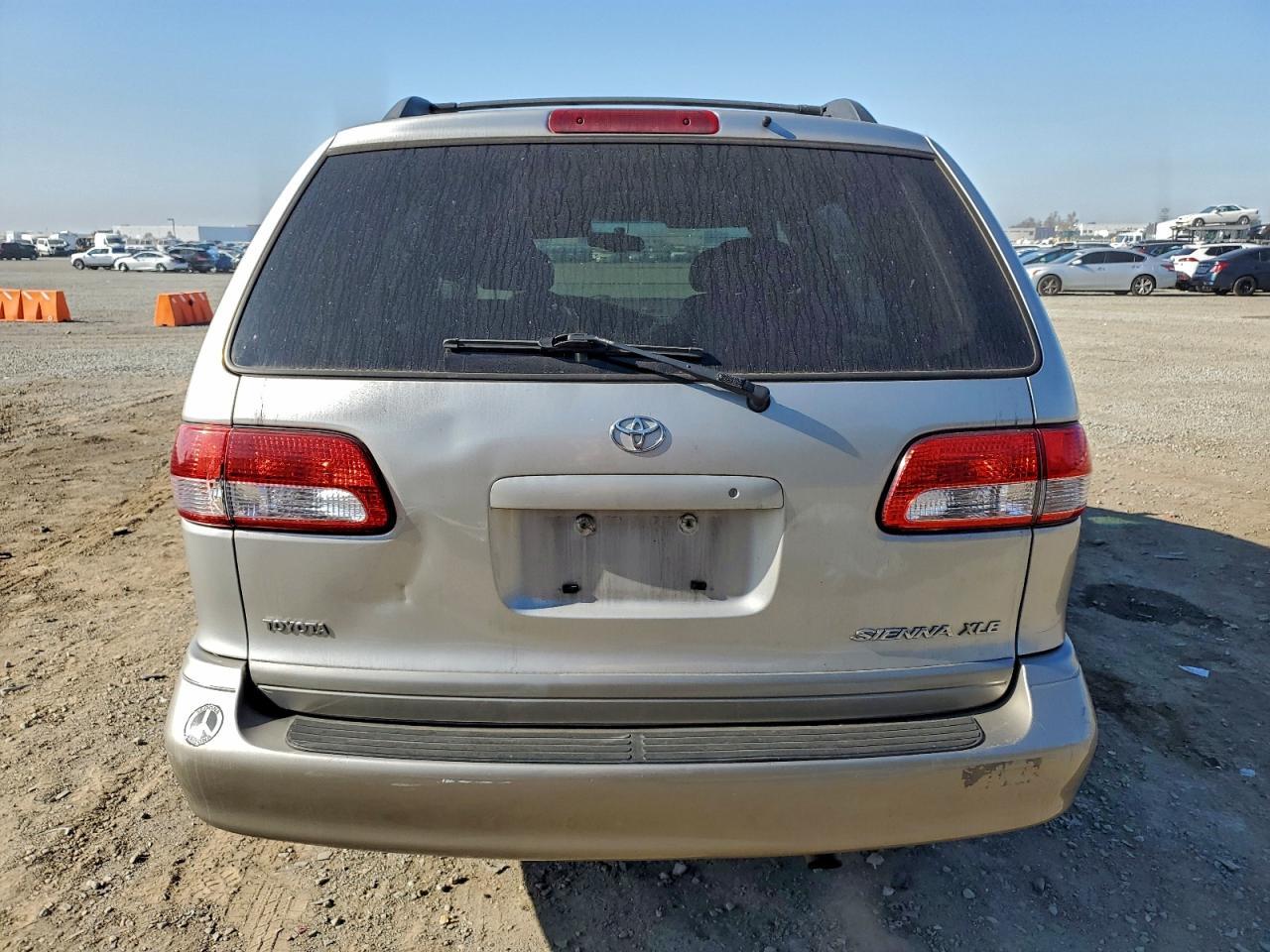 2002 TOYOTA SIENNA
