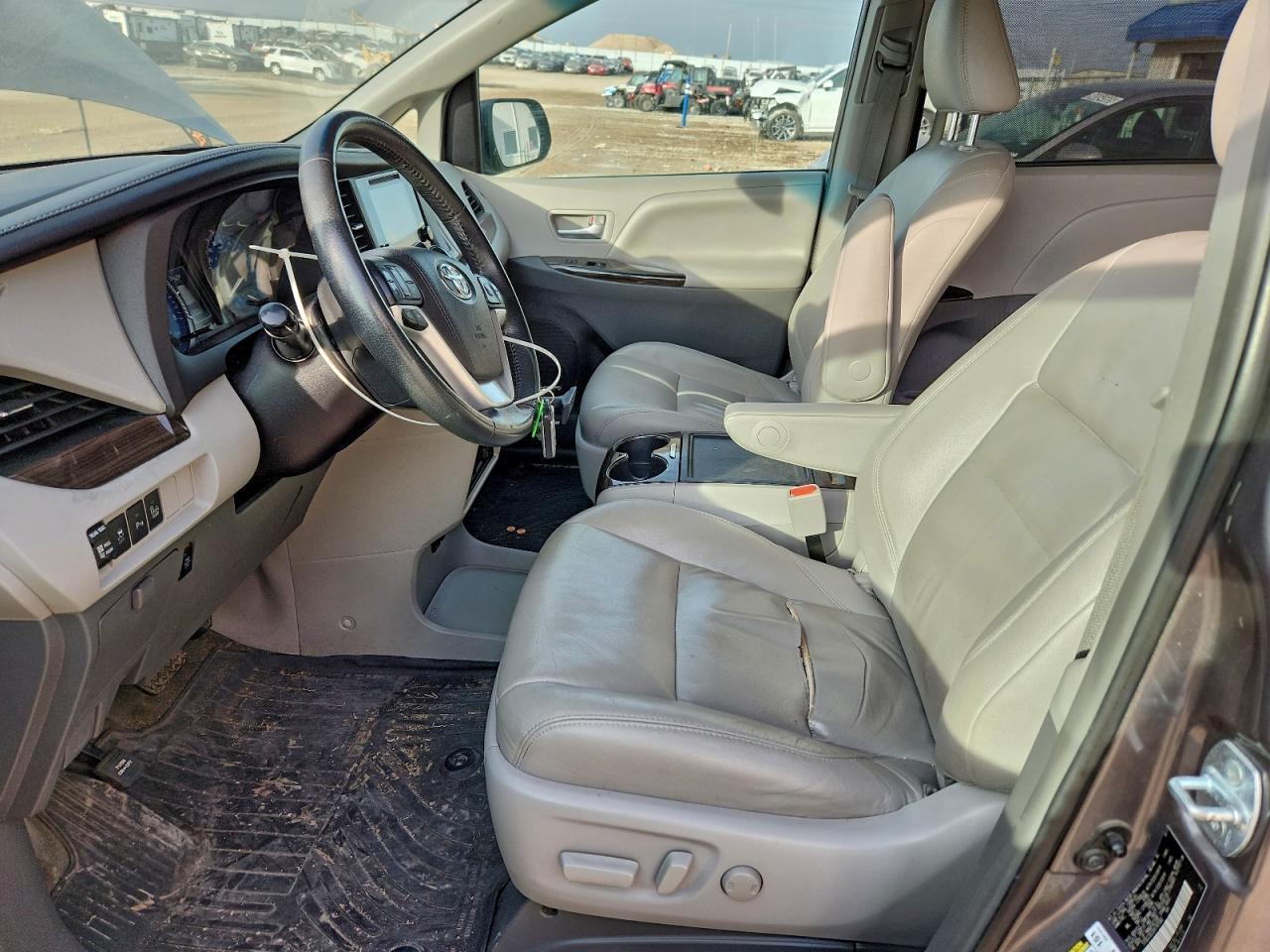 2017 TOYOTA SIENNA