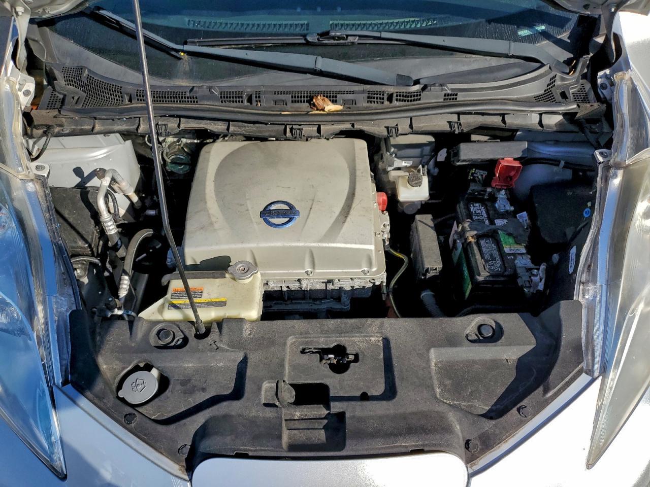 2015 NISSAN LEAF